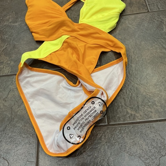 🔥3/$42 w FREE SHIPPING🔥 Vibrant Orange and Yellow Swimsuit - Picture 3 of 6